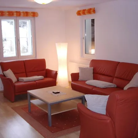 Apartment In Near Lift *